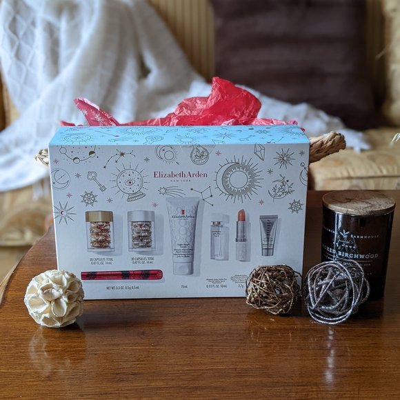 Elizabeth Arden Party Ready Holiday Collection - Picture 1 of 3